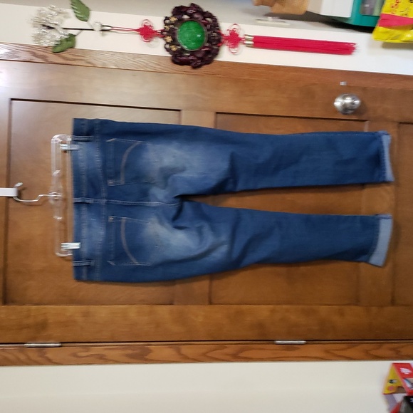 Low rise cuffed skinny jeans. - Picture 2 of 2